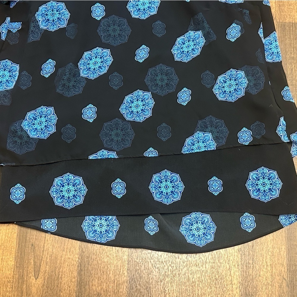 Dana Buchman Black and Blue Short Sleeve Boxy Blouse - Picture 5 of 10